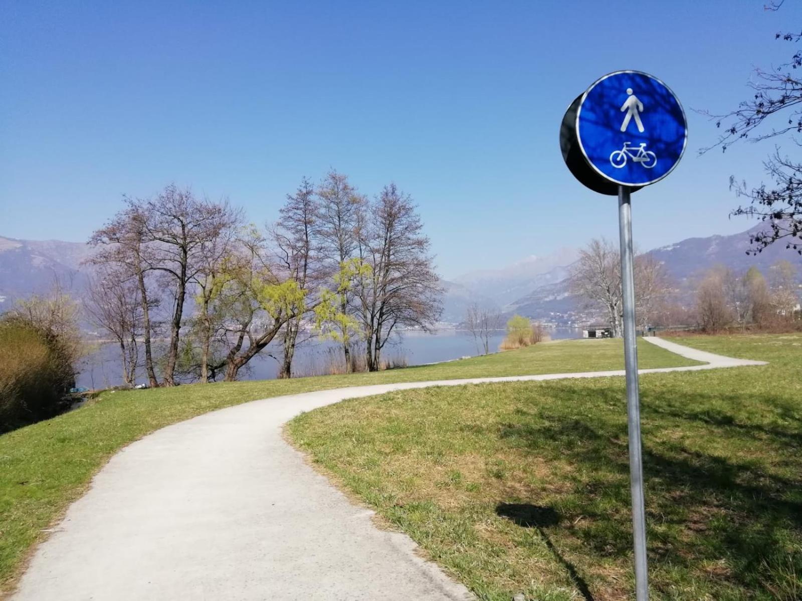 La Poesia Del Lago Oggiono Eksteriør billede
